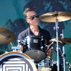 Барабанщик Pearl Jam объявил об уходе из группы