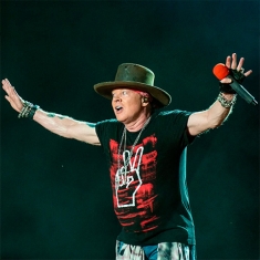 Бывший менеджер Guns N' Roses Алан Нивен подаёт иск против Эксэла Роуза