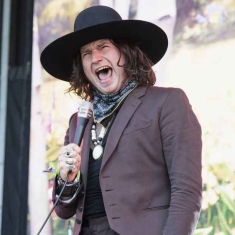 Фронтмен Rival Sons Джей Бьюкенен анонсировал дебютный сольный альбом «Weapons Of Beauty»