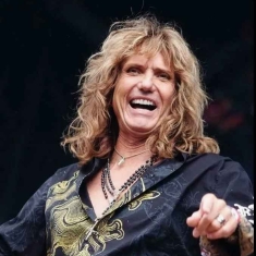 Дэвид Ковердейл выпустил клип с новой версией трогательной баллады Whitesnske "Forevermore"