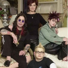 Семья Осборнов возродила концепцию "оскорбления через мерч"