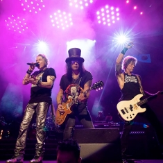 Guns N' Roses выпустили два новых сингла