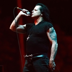 Гленн Данциг публично выкинул старый холодильник