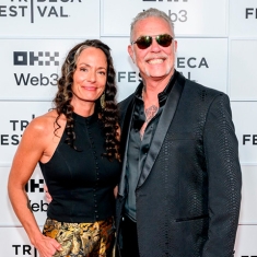 Джеймс Хетфилд сделал предложение своей подруге