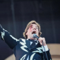 Вокалист The Hives выступал c кровоточащим лицом