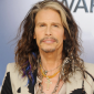 Стивен Тайлер из Aerosmith восстанавливается после повреждения связок