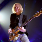 Том Гамильтон из Aerosmith записал «кучу убойных песен» со своей новой группой Close Enemis