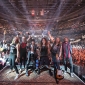 Менеджер Iron Maiden пожелал некоторым фанатам «ничего, кроме боли в руке»