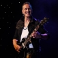 Гитарист Def Leppard Вивиан Кэмпбелл обещает пиво донору, излечившему его от рака