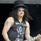 Slash объединяет усилия с Universal Studios Hollywood для создания совершенно новых впечатлений для «Ночей ужасов на Хэллоуин» в 2025 году