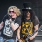 Менеджер Guns N' Roses подал в суд на группу