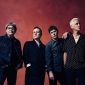 Гитаристу Matchbox Twenty разбили ушной монитор прямо в ухе